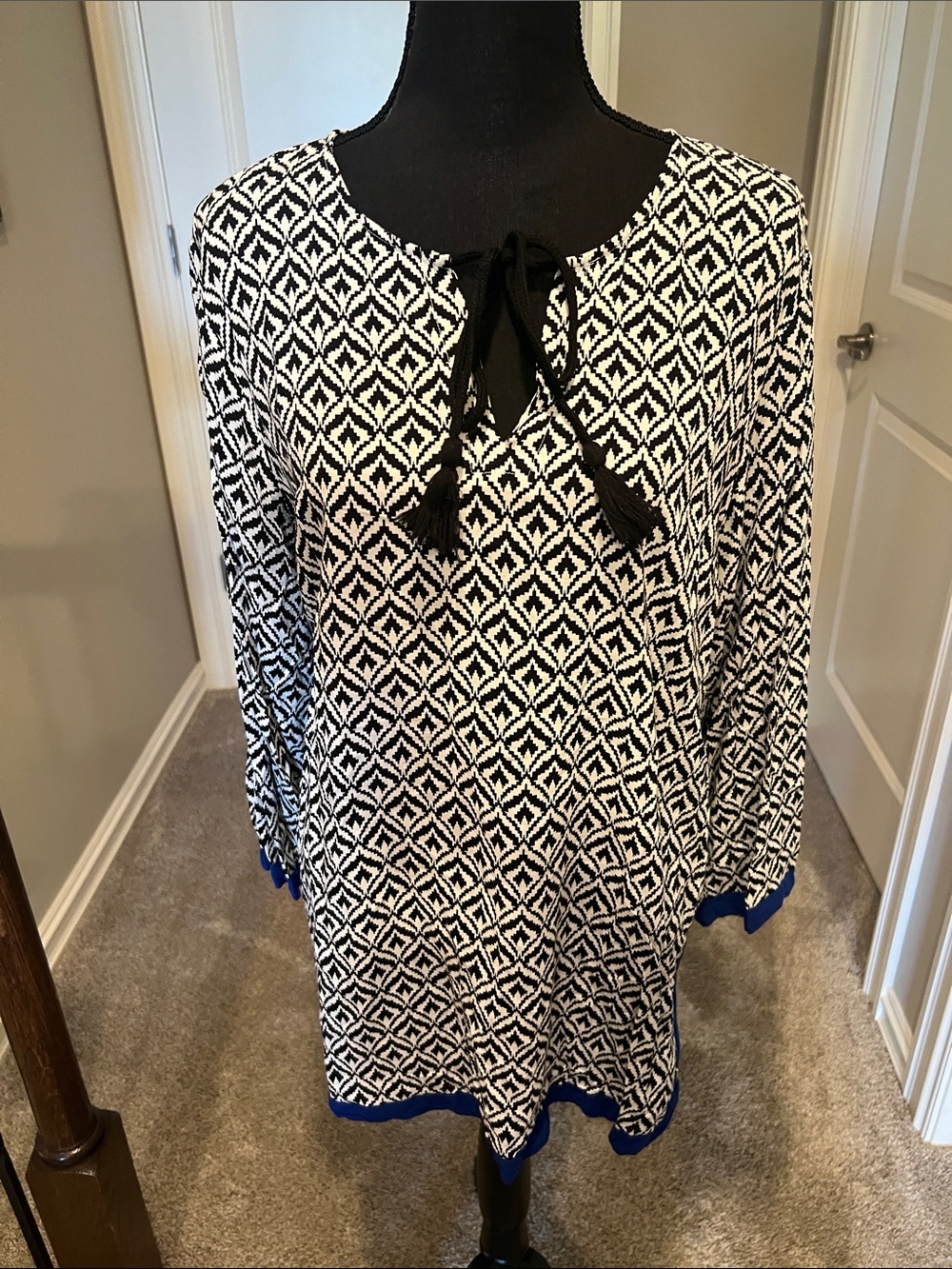 🔥2/$5 Black & White Geometric Tunic with Blue Trim - Women's Tunic